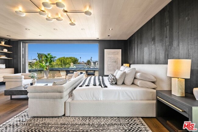 Photo - 442 Sherman Canal