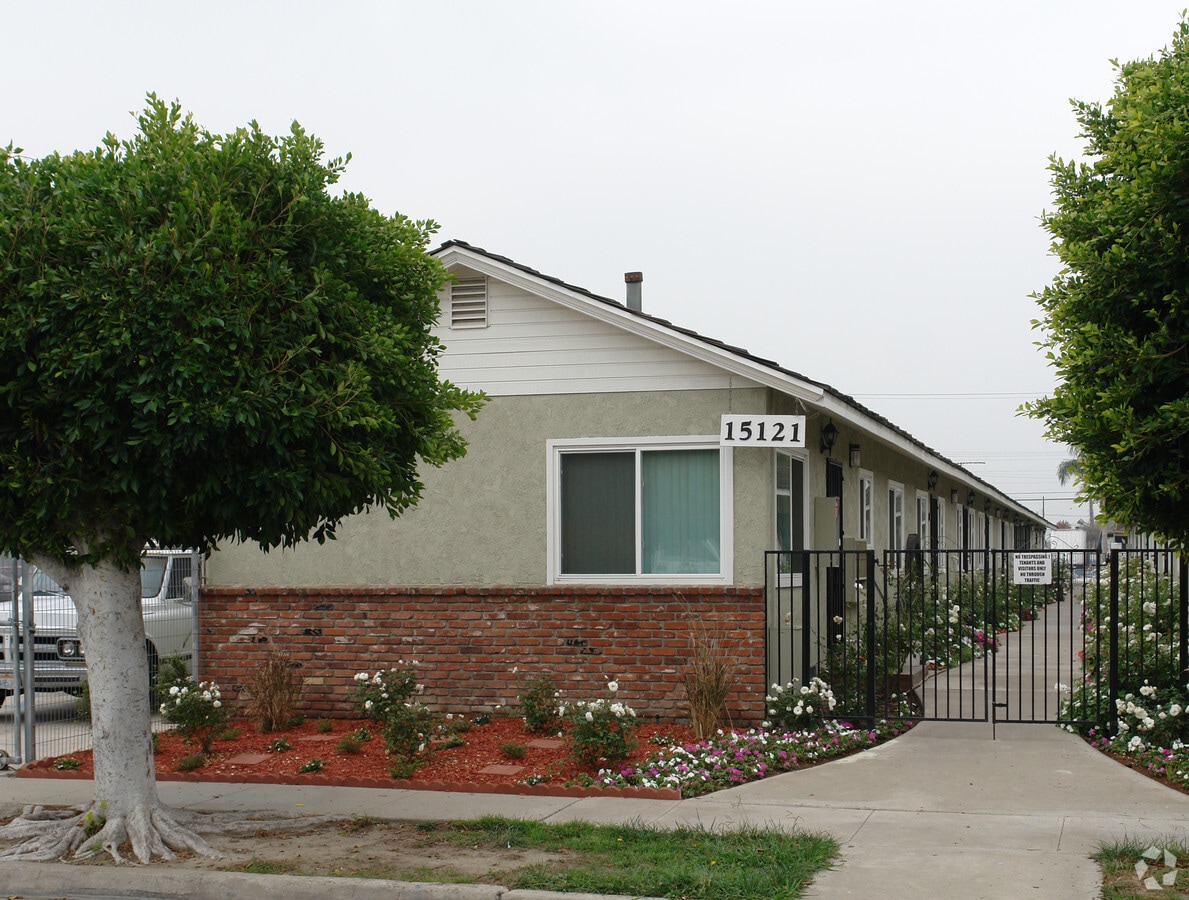 Photo - 15121 Van Buren St