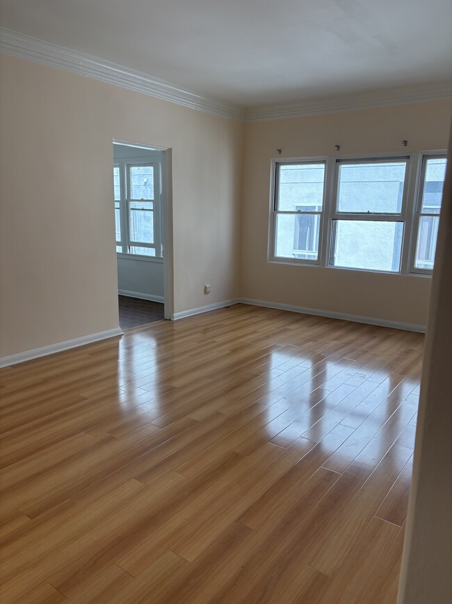 Bedroom - 1327 S Gramercy Pl Unit One Bedroom Upstairs