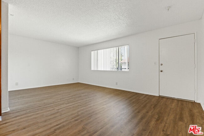 Building Photo - 12100 Birch Ave Unit 3 Rental