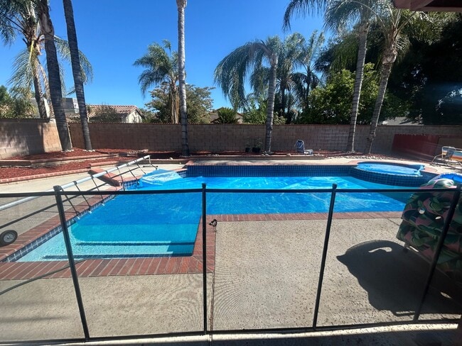 Photo - 41633 Whittier Ave