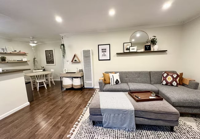 Photo - 1522 Centinela Ave House