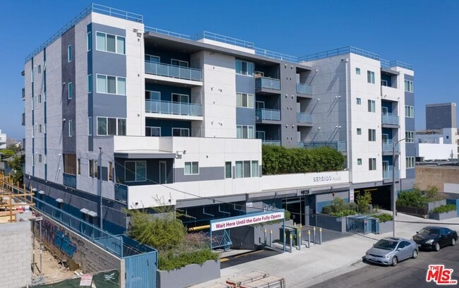 Building Photo - 1025 S Berendo St Unit 409 Rental