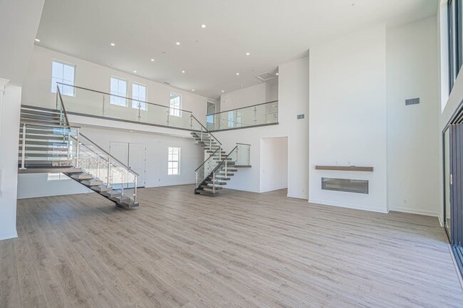 Photo - Spacious 5-Bedroom Home with Community Ame...