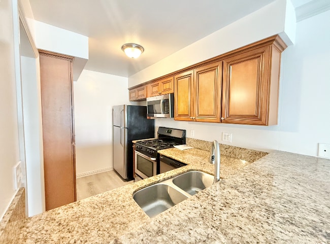 Building Photo - 821 3rd St Unit 305 Rental