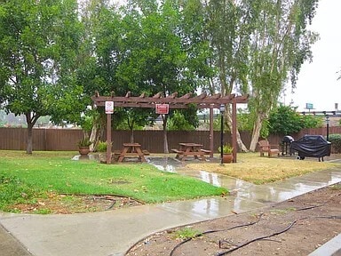 Photo - 550 Graves Ave