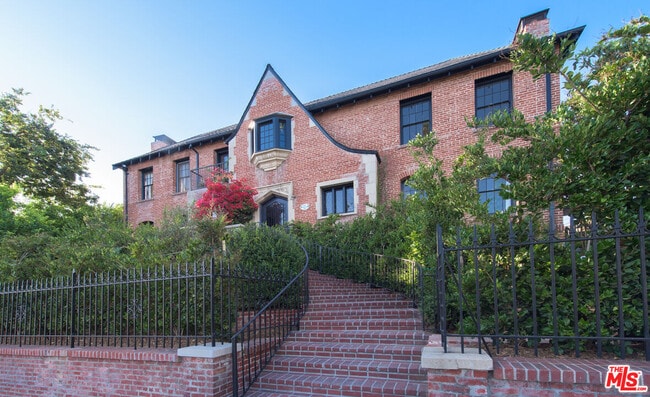 Photo - 7655 Hollywood Blvd Unit 3