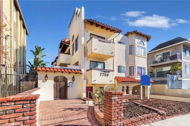Building Photo - 7750 Laurel Canyon Blvd Unit 9