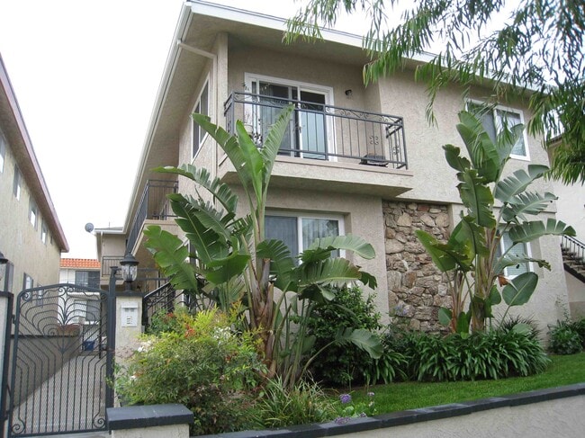 Building Photo - 961 W 18th St Unit 3 Rental