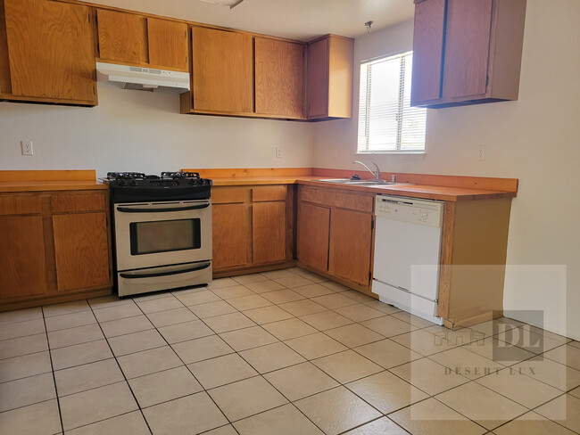 Kitchen - 5827 Bagley Ave Townhome