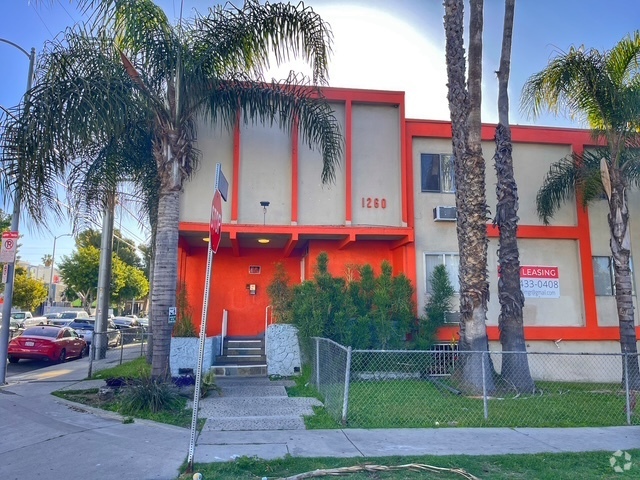 Building Photo - Beachwood Plaza Rental