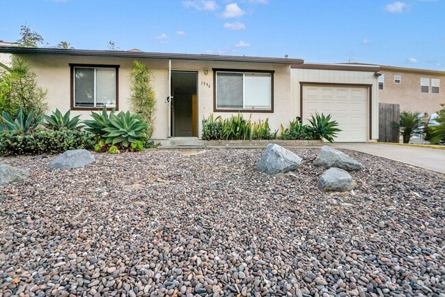 Building Photo - Detached home centrally located in Linda V...