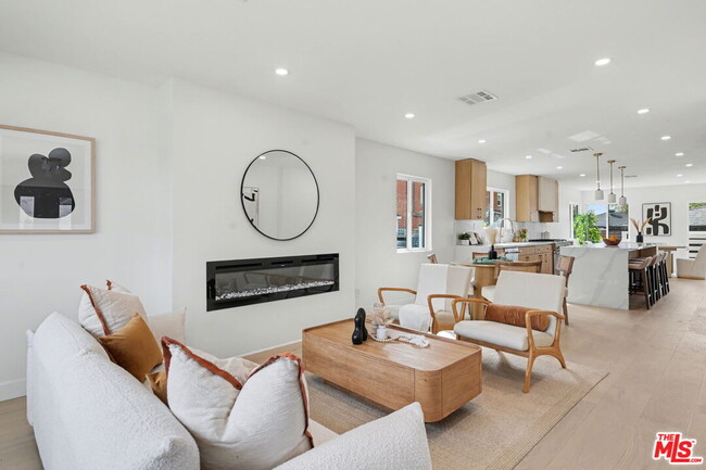 Photo - 2831 Overland Ave