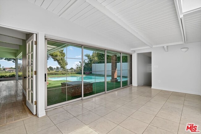 Photo - 2042 Linda Flora Dr