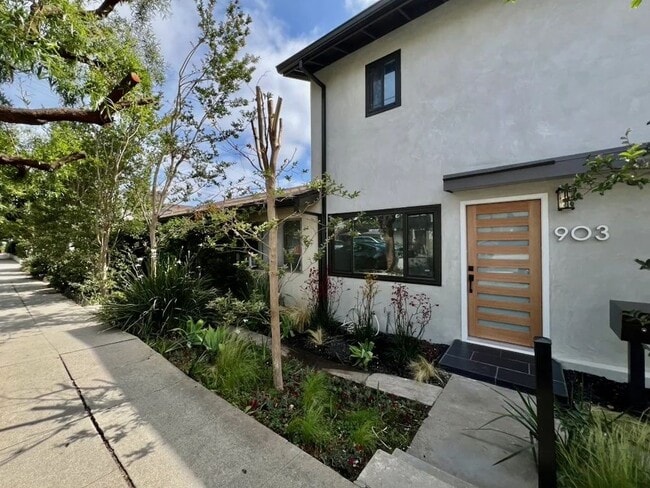 Photo - 903 S Barrington Ave