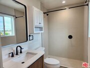 Photo - 1154 W 67th St