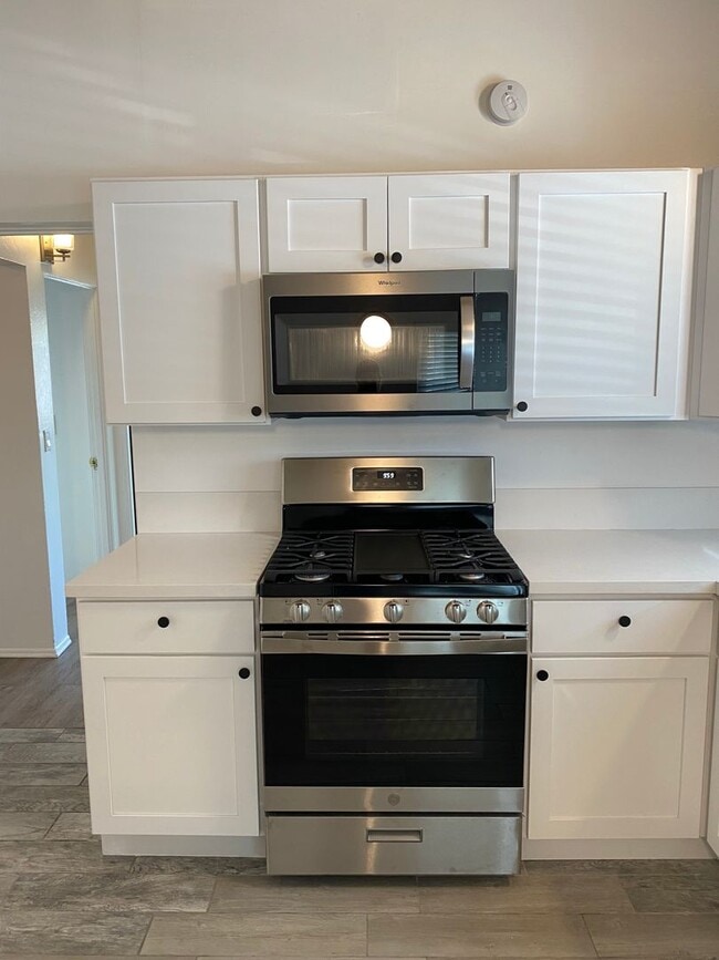 Photo - 2 Bedroom/1 Bathroom - Isla Vista Unit B