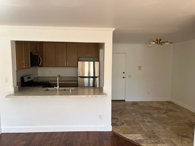 Photo - 1517 Armacost Ave Unit 102