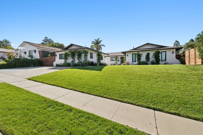 Building Photo - Alamar Unit B - Attached