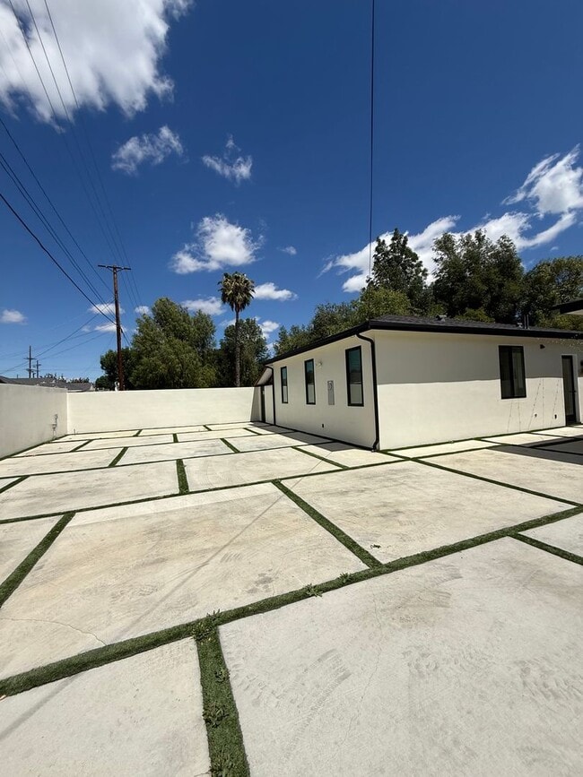 Photo - 3 bed, 2 bath ADU with private yard