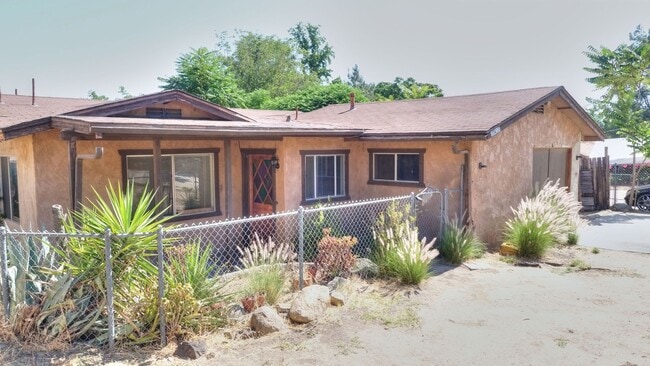 Building Photo - Charming 2 Bedroom Home with Private Yard in Lake Elsinore