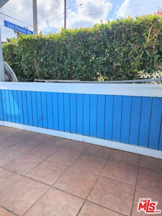 Photo - 6685 De Longpre Ave