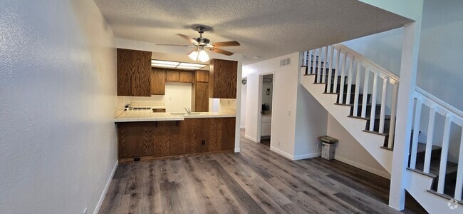 Building Photo - East Ventura Condo - One Bedroom Loft