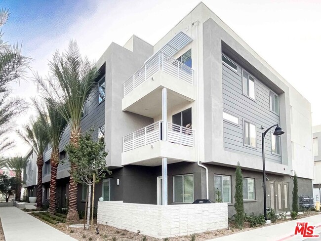 Building Photo - 1893 Union St Unit 124