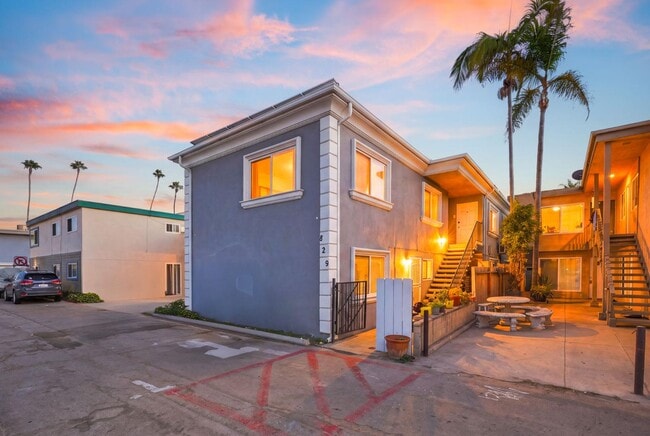 Photo - 829 San Fernando Pl