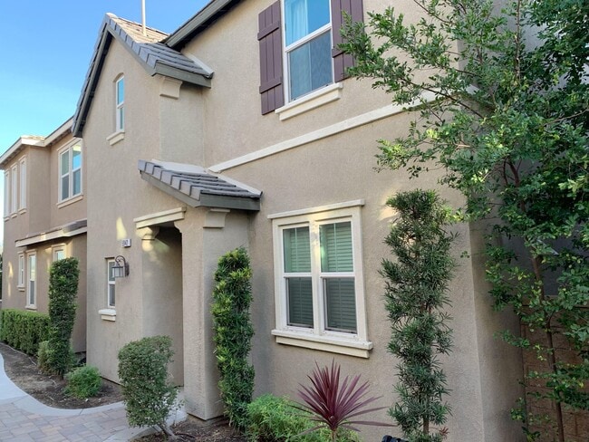 Building Photo - GORGEOUS HOME IN EASTVALE CORONA