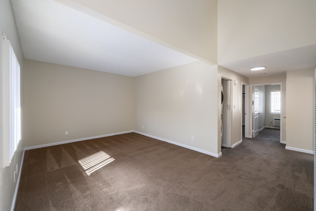 3D Tour - Midway Gardens Apartments