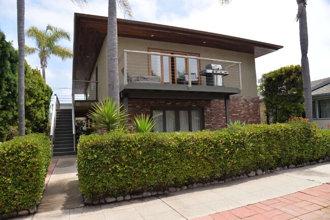 Building Photo - LIVE THE OCEAN BEACH LIFESTYLE!