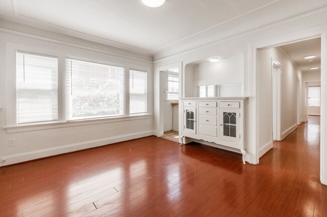 Photo - 1154 W 27th St