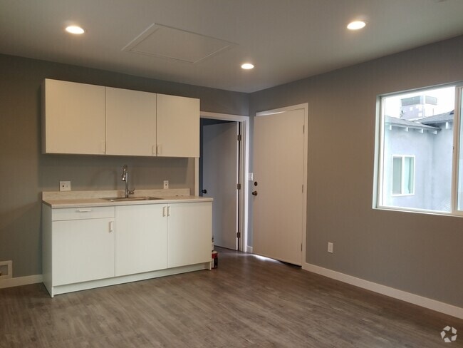 Building Photo - 11129 Archwood St Rental