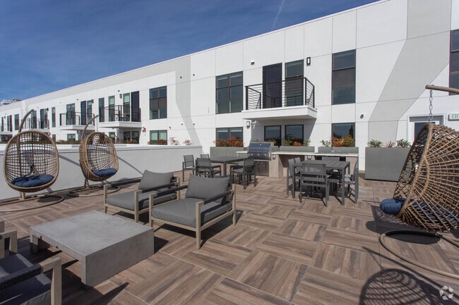 Rooftop Deck - Archer Hollywood