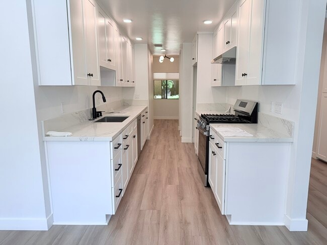 Kitchen view to nook - 14572 Dickens St Unit 105