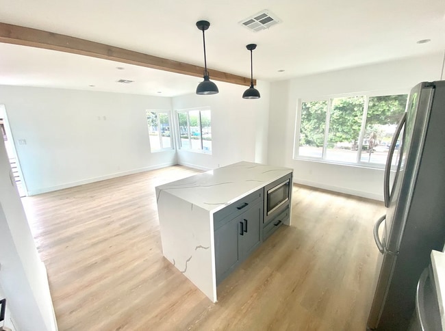 Photo - 13053 Venice Blvd Unit 13053