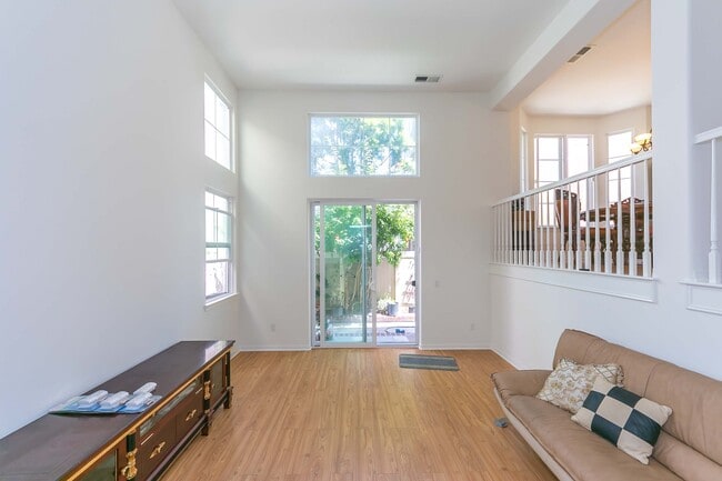 Photo - 2889 Plaza del Amo