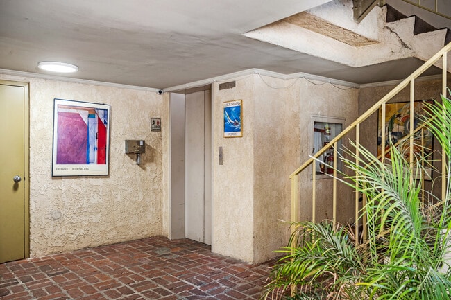 Photo - 11661 Goshen Ave