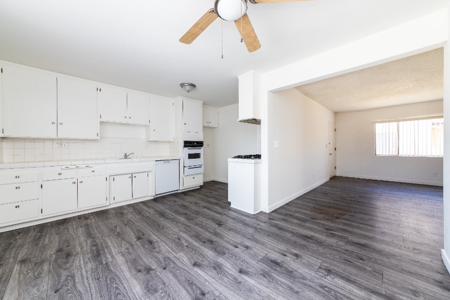 Building Photo - 410 W Regent St