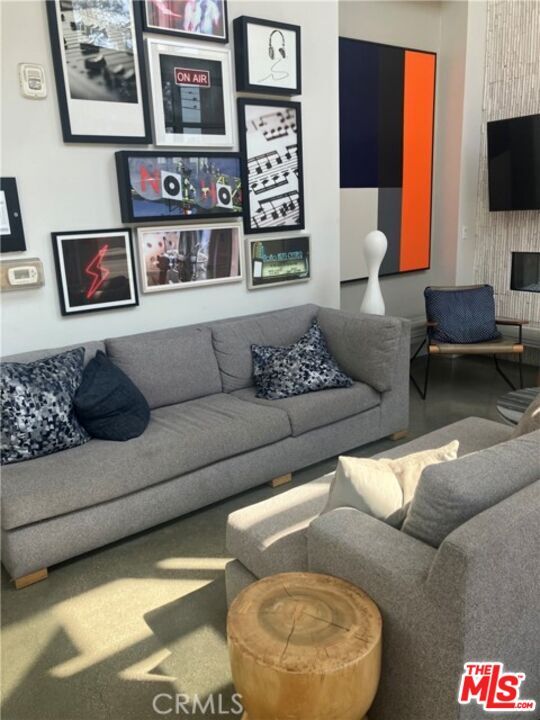 Photo - 11405 Chandler Blvd Unit 611