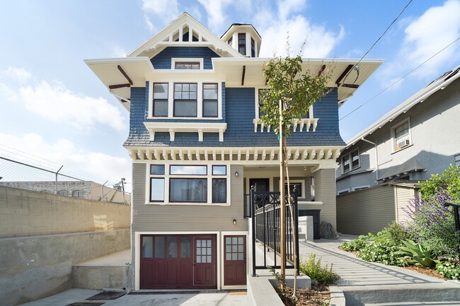 Building Photo - 749 Columbia Ave