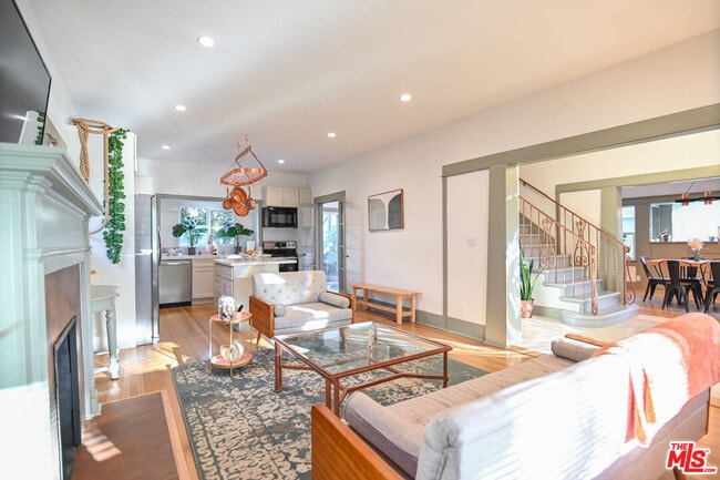 Photo - 1600 N Kingsley Dr