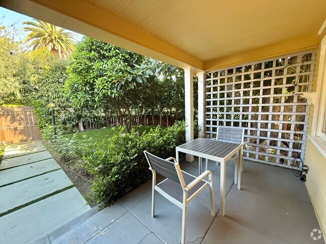 Building Photo - 901 N Orange Grove Ave Rental