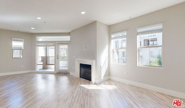 Photo - 6280 W 3rd St Unit 4-337