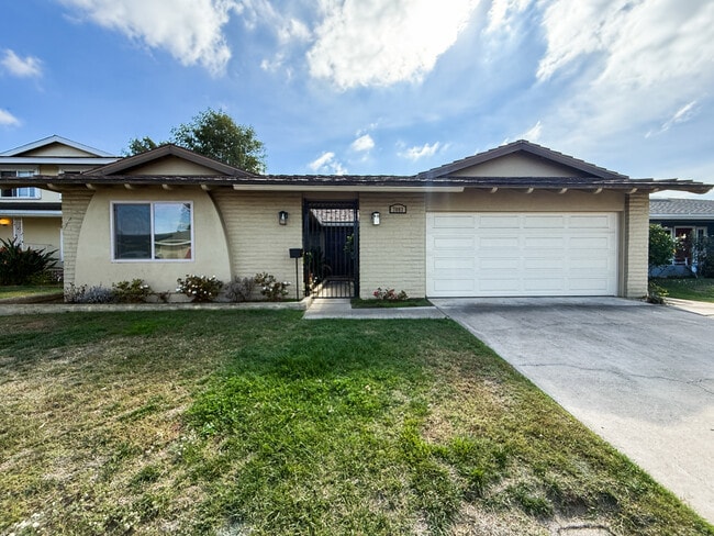 Building Photo - 7003 Batista St