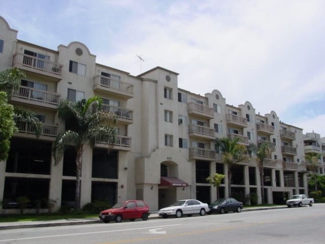 Photo - 401 W 3rd St