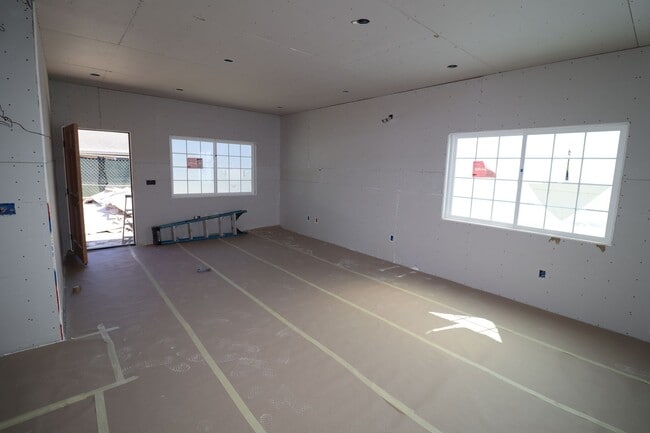 Photo - 684 N Cambridge St