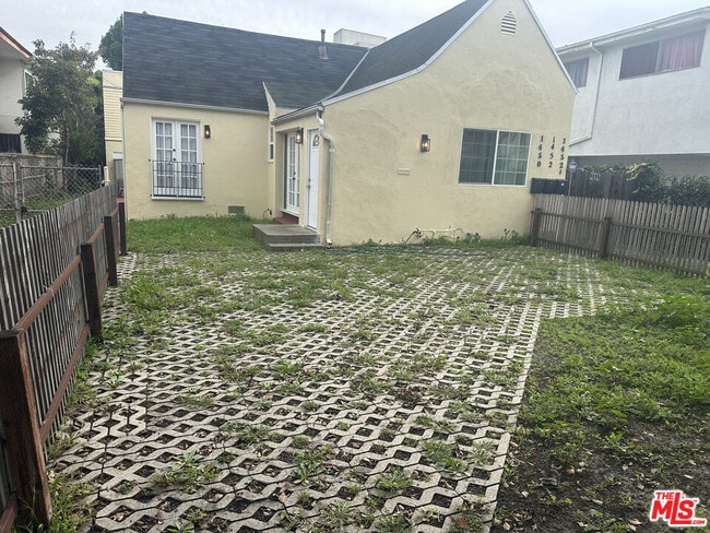 Building Photo - 1450 S Wooster St