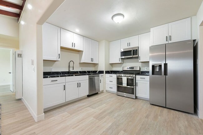 Photo - MUST SEE 3 BED 2 BATH HOUSE WITH UTILITIES INCLUDED, GARAGE & YARD! CALL 6 1 9 8 8 8 5 5 5 4 TO...